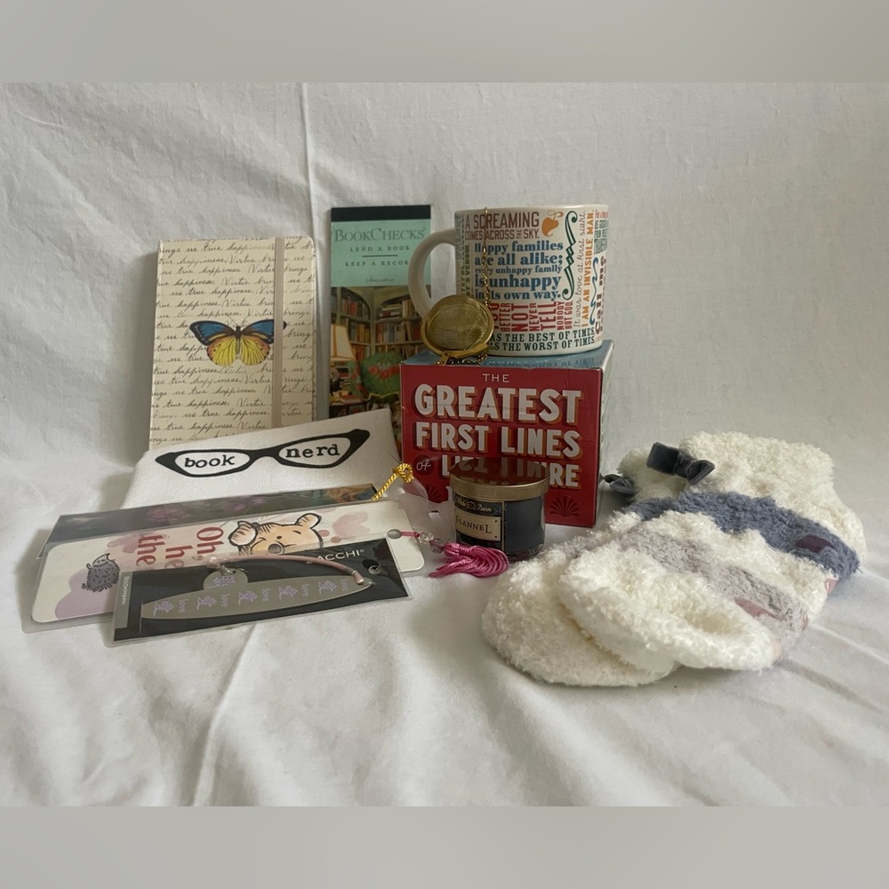 NWT & NWOT Book Lovers Bundle